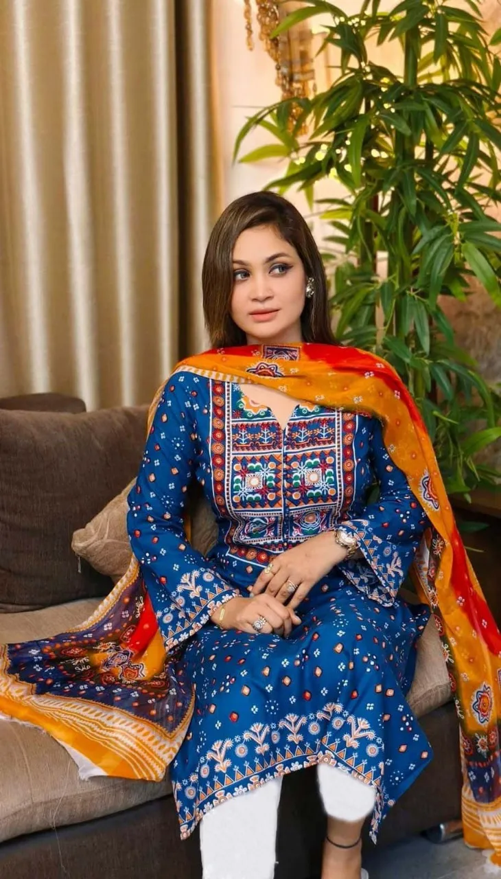 লিনেন থ্রি পিস, স্ক্রিন প্রিন্ট ও স্টোন ওয়ার্ক, 40 থেকে 44 সাইজ