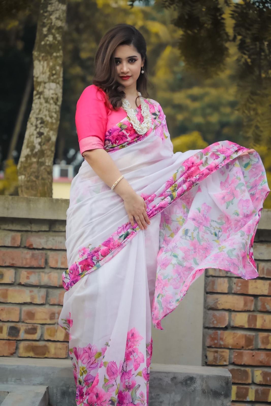 মেয়েদের ডিজিটাল প্রিন্ট চান্দুরি সিল্ক শাড়ি, ব্লাউজ পিস সহ