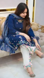 ডিজিটাল প্রিন্ট জর্জেট ওড়নাসহ কটন এমব্রয়ডারি গারারা ড্রেস