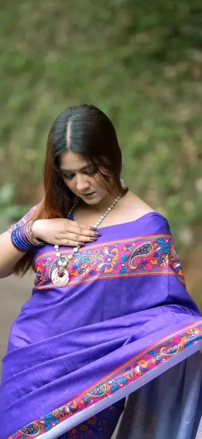 Mayalota মসলিন সিল্ক ডিজিটাল প্রিন্ট শাড়ি ব্লাউজ পিসসহ