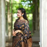 কালো সিল্ক কাতান শাড়ি