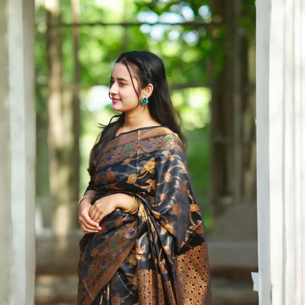 কালো সিল্ক কাতান শাড়ি