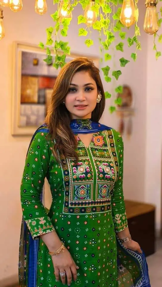 লিনেন থ্রি পিস, স্ক্রিন প্রিন্ট ও স্টোন ওয়ার্ক, 40 থেকে 44 সাইজ