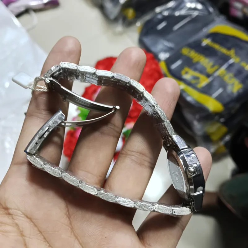 OLEVS 9931 মেয়েদের স্টেইনলেস স্টিল লুমিনাস ঘড়ি (ব্ল্যাক ডায়াল)