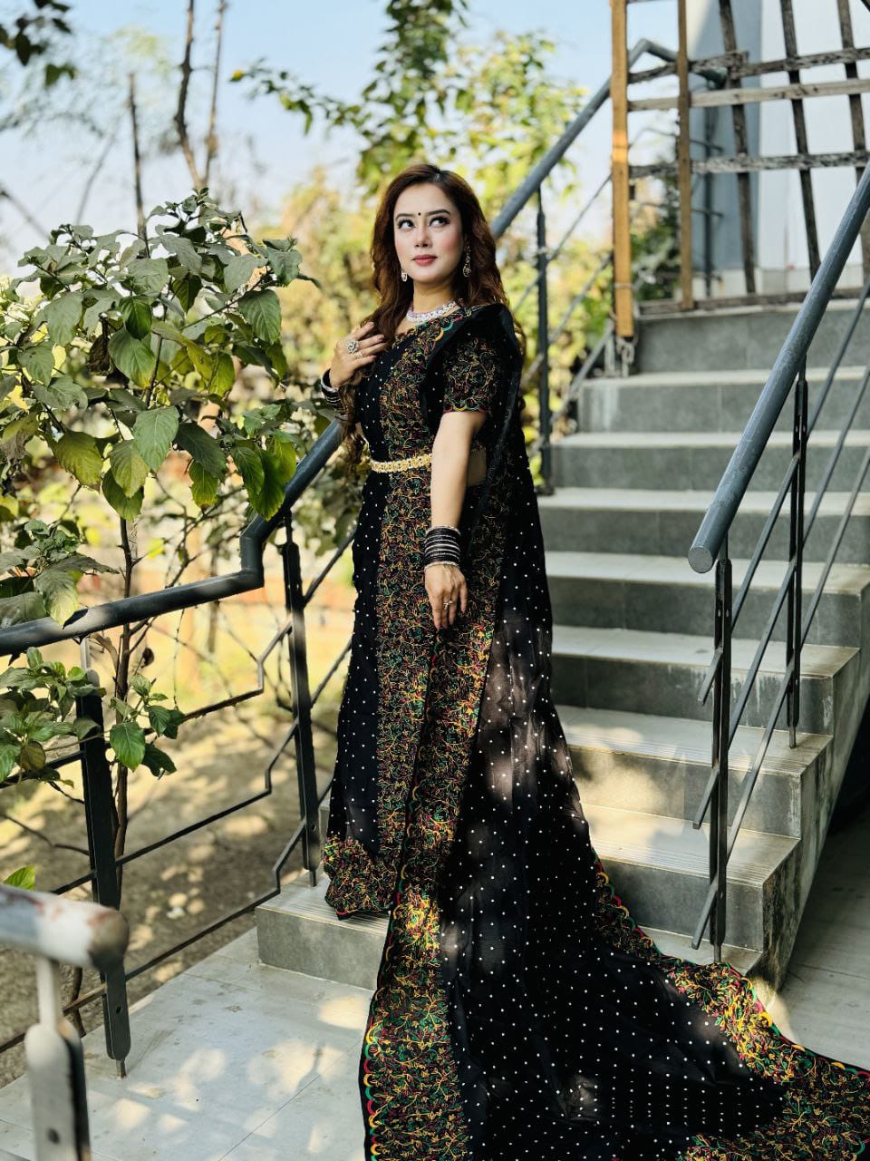 ধুপিয়ান সিল্ক স্ক্রিন প্রিন্ট শাড়ি, 13 হাত, 6 রং