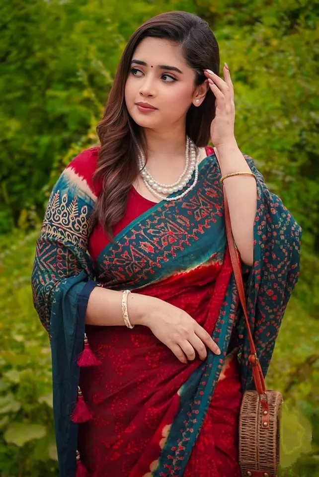 Soft Silk Saree in Full Body Batik Digital Print, 12.5 Haath
