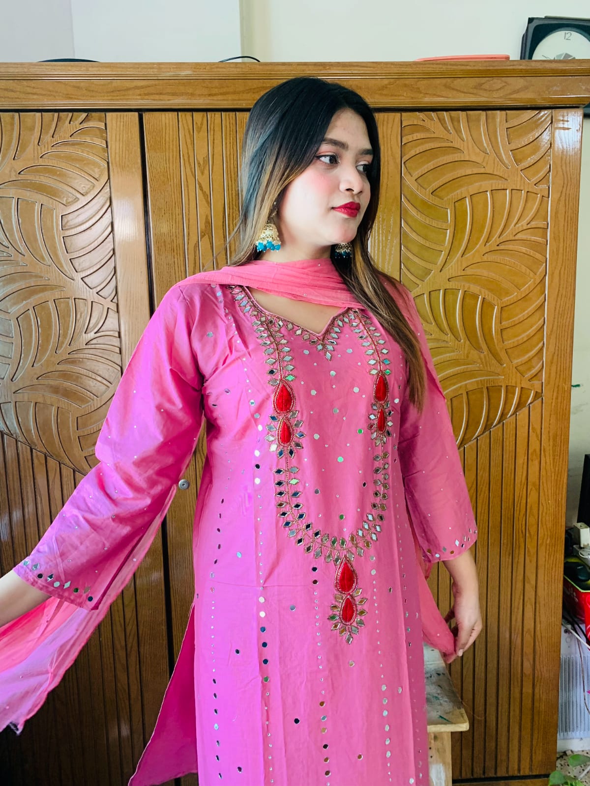 কারচুপির কাজের AC কটন থ্রি পিস, শিফন জর্জেট ওড়না