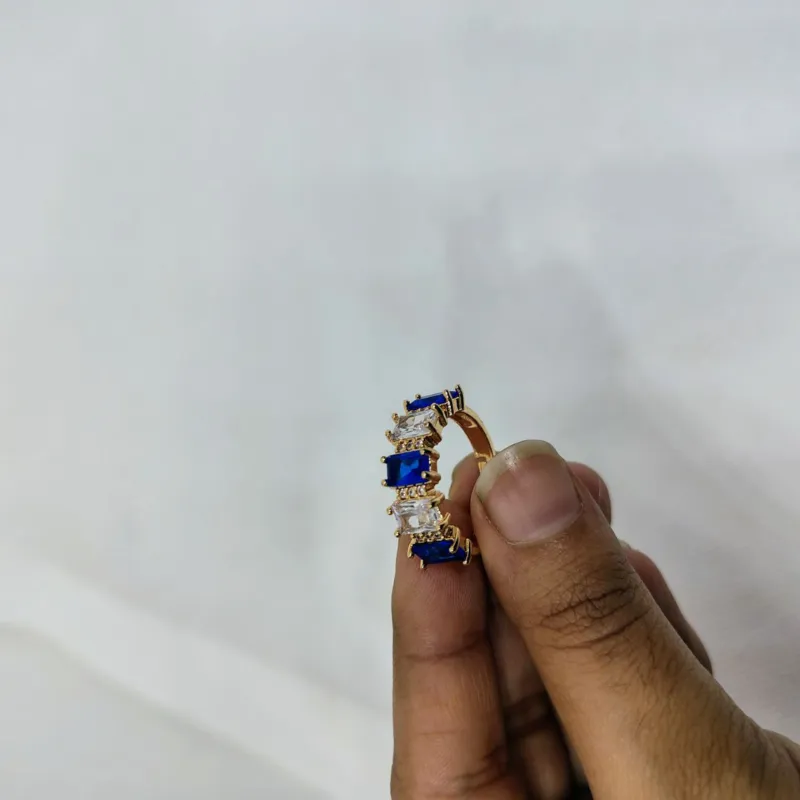 রঙিন স্টোনের গোল্ডেন আংটি