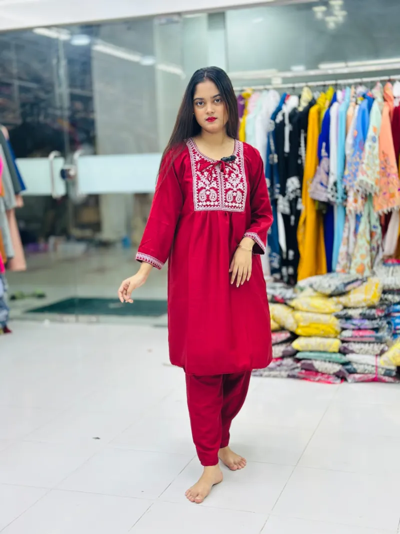 মহিলাদের এমব্রয়ডারি সিল্ক টু পিস, ফ্রি সাইজ 32 থেকে 42