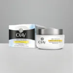 Olay Natural Aura গ্লোয়িং রেডিয়েন্স ক্রিম SPF15 50g