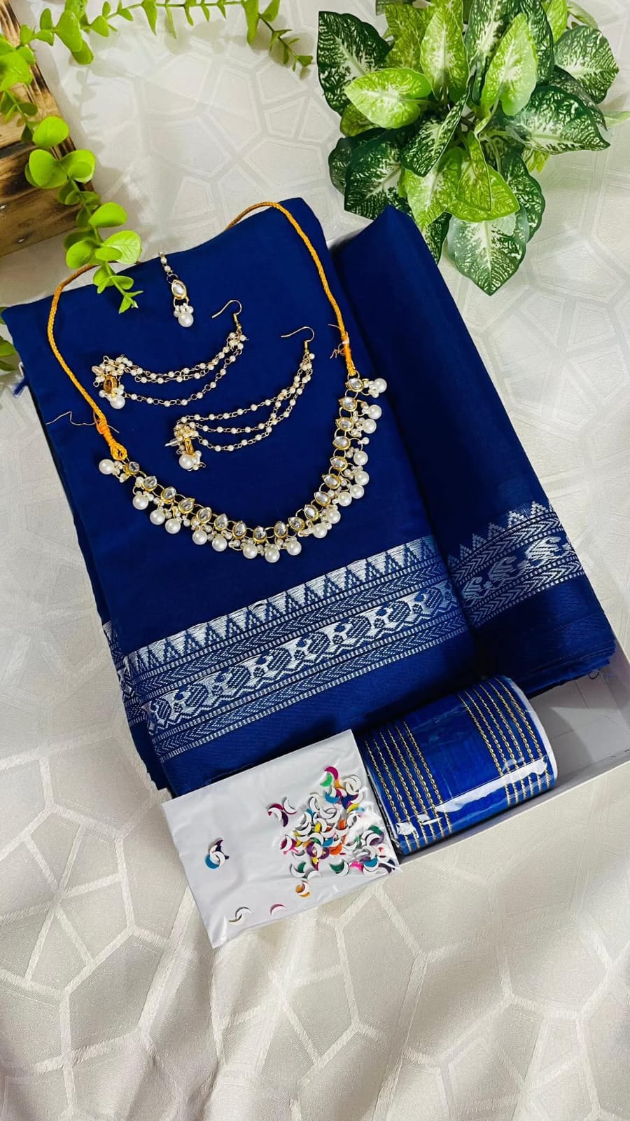 Nakshi Paar Saree Gift Combo with Bangles, Kundan Set and Jhumka