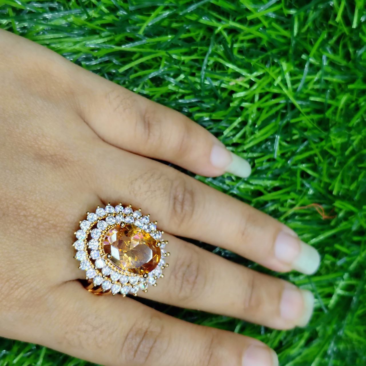 এমারেল্ড রয়্যাল ক্রাউন রিং