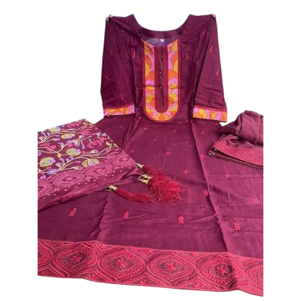 কম্পিউটার ওয়ার্ক অন কটন ফ্যাব্রিক
