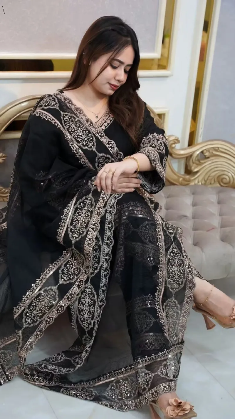 মেয়েদের রেয়ন কটন থ্রি-পিস, ফুল বডি সিকুইন এমব্রয়ডারি