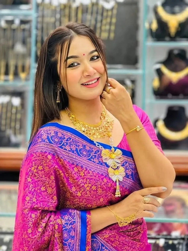হালকা কাঞ্জিভরম সিল্ক শাড়ি, রানিং ব্লাউজসহ, 6 রং