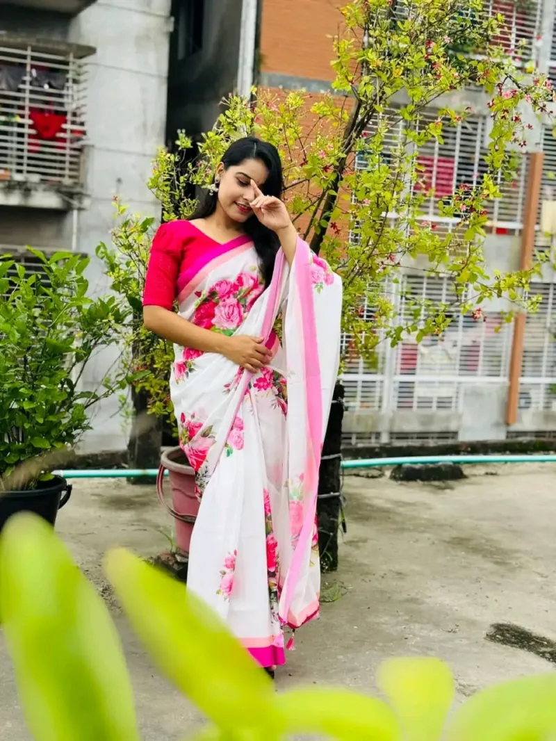 Topetor সিল্ক ডিজিটাল প্রিন্ট শাড়ি, ম্যাচিং ব্লাউজ পিসসহ