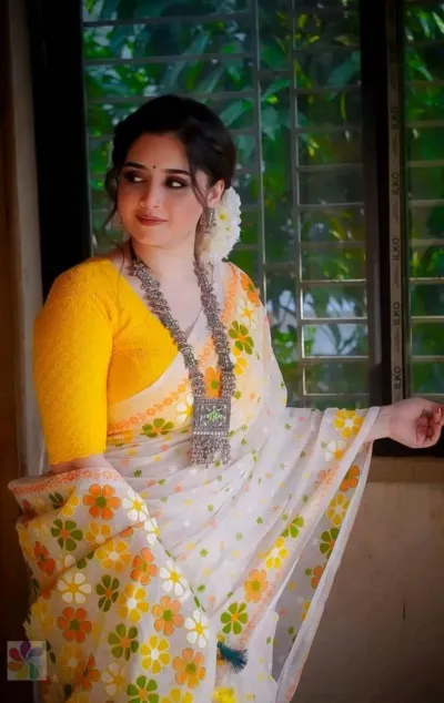 স্ক্রিন প্রিন্টের রেশম সিল্ক শাড়ি, ম্যাচিং ব্লাউজ পিসসহ