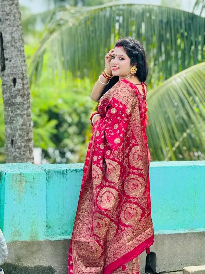 Screen Print Silk Saree with Matching Blouse Piece