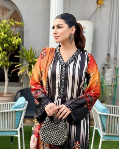 Dubai Silk ডিজিটাল প্রিন্ট থ্রি পিস সেট, 36 থেকে 46 সাইজ