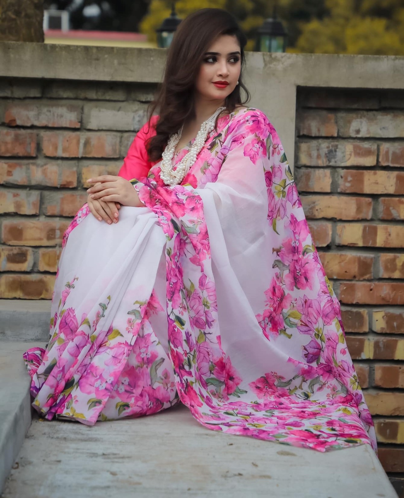মেয়েদের ডিজিটাল প্রিন্ট চান্দুরি সিল্ক শাড়ি, ব্লাউজ পিস সহ