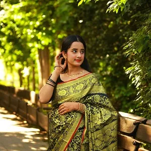 জরি ও পার্ল কাজের সিল্ক কাতান শাড়ি