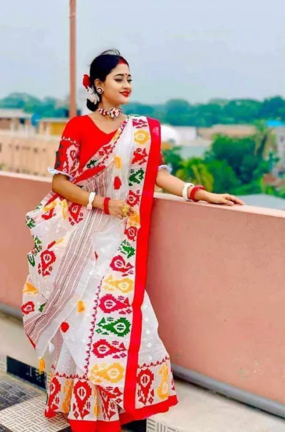 আধুনিক ডিজাইনের মেয়েদের হাফ সিল্ক স্ক্রিন প্রিন্ট শাড়ি