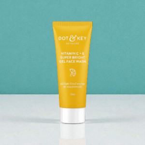 Dot & Key Vitamin C + E Super Bright Gel Face Wash 15ml (India)