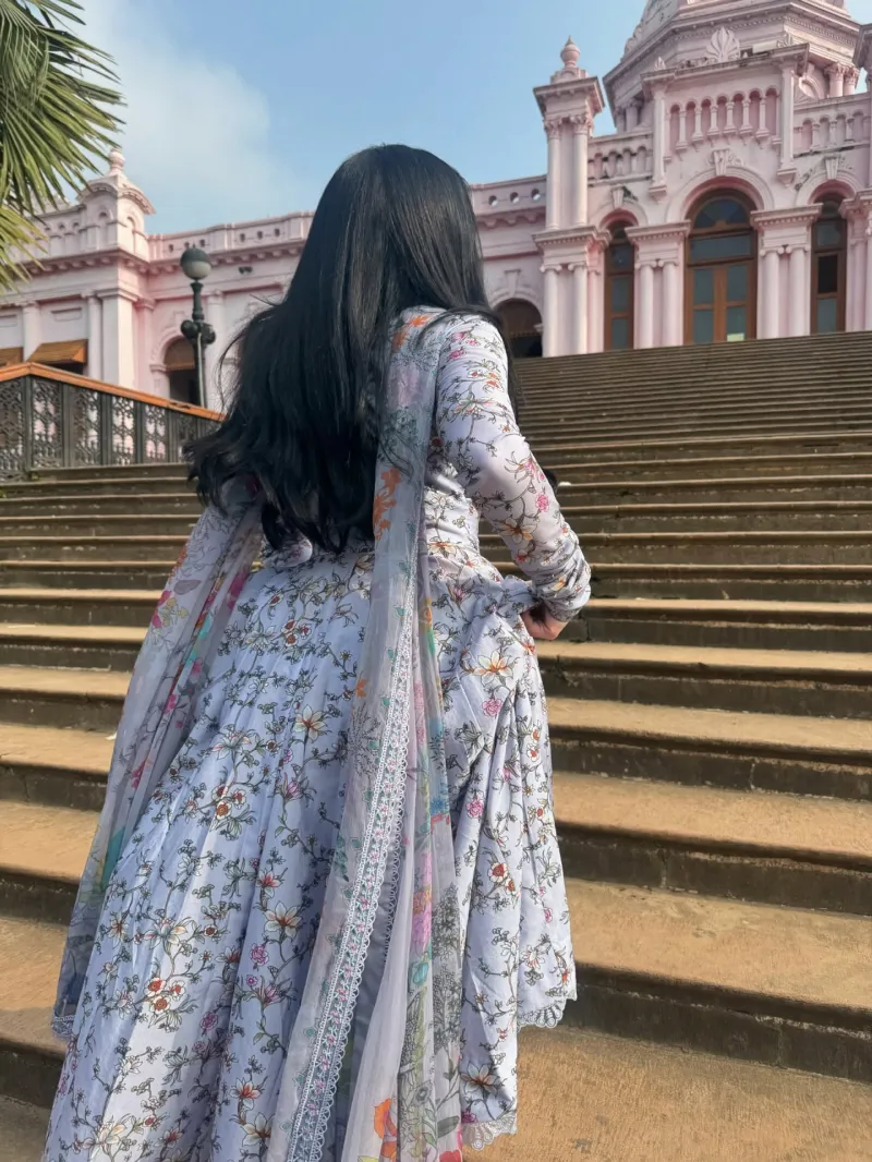 Hania Amir ইন্সপায়ার্ড ডিজিটাল প্রিন্ট থ্রি পিস