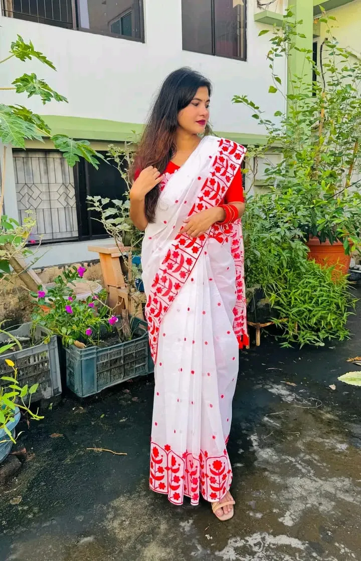 মেয়েদের হাফ সিল্ক ব্লক প্রিন্ট শাড়ি, 12 হাত, 4 রং