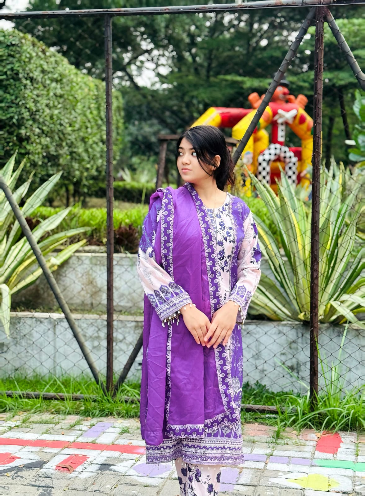 স্টিচড Dubai Silk থ্রি পিস, লেইস ও মিরর ওয়ার্ক