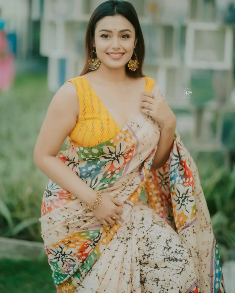ট্যাসেল আঁচলের ডিজিটাল প্রিন্ট পারশা শাড়ি, 6 রং