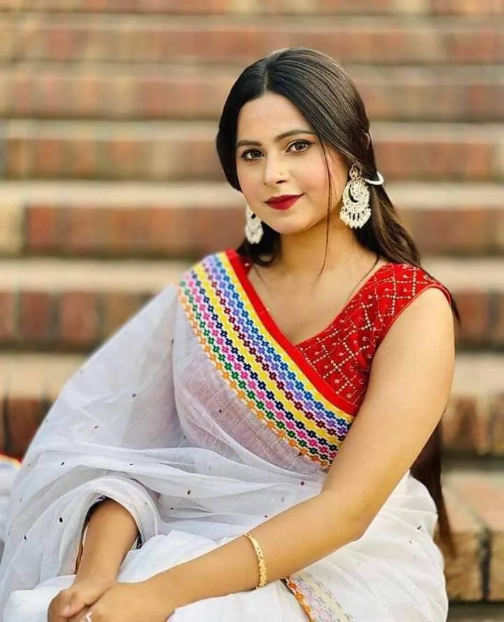 হাফ সিল্ক চুমকি ওয়ার্ক শাড়ি, 12 হাত, ব্লাউজ ছাড়া
