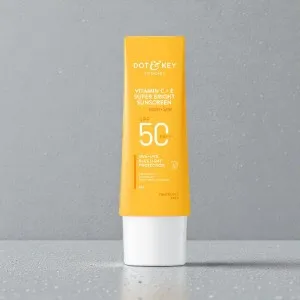 Dot & Key ভিটামিন C + E সুপার ব্রাইট সানস্ক্রিন SPF50+ PA++++ 50g