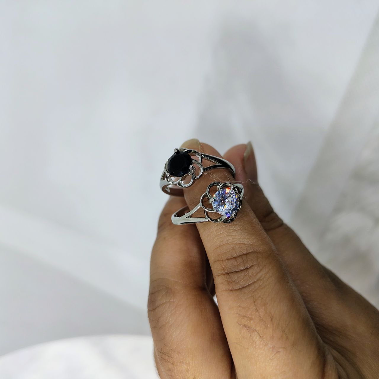 ক্রিস্টাল ব্লুম সিলভার রিং