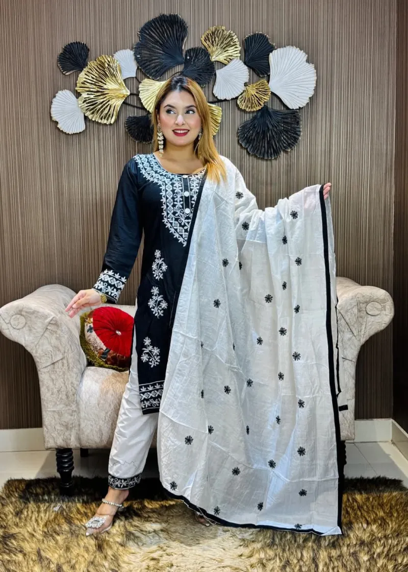 চিকনকারি নেকলেস এমব্রয়ডারি কটন থ্রি পিস, রেয়ন সিল্ক ওড়না