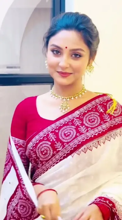 মেয়েদের হাফ সিল্ক স্ক্রিন প্রিন্ট শাড়ি, ব্লাউজ পিসসহ
