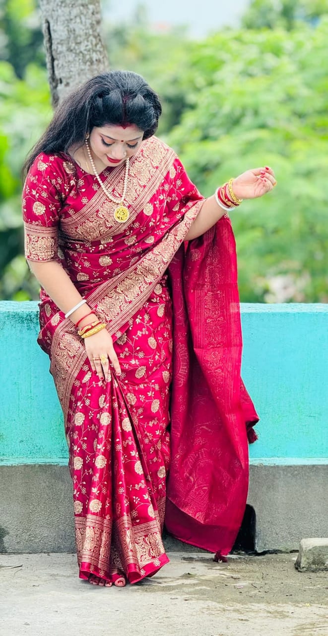 Screen Print Silk Saree with Matching Blouse Piece