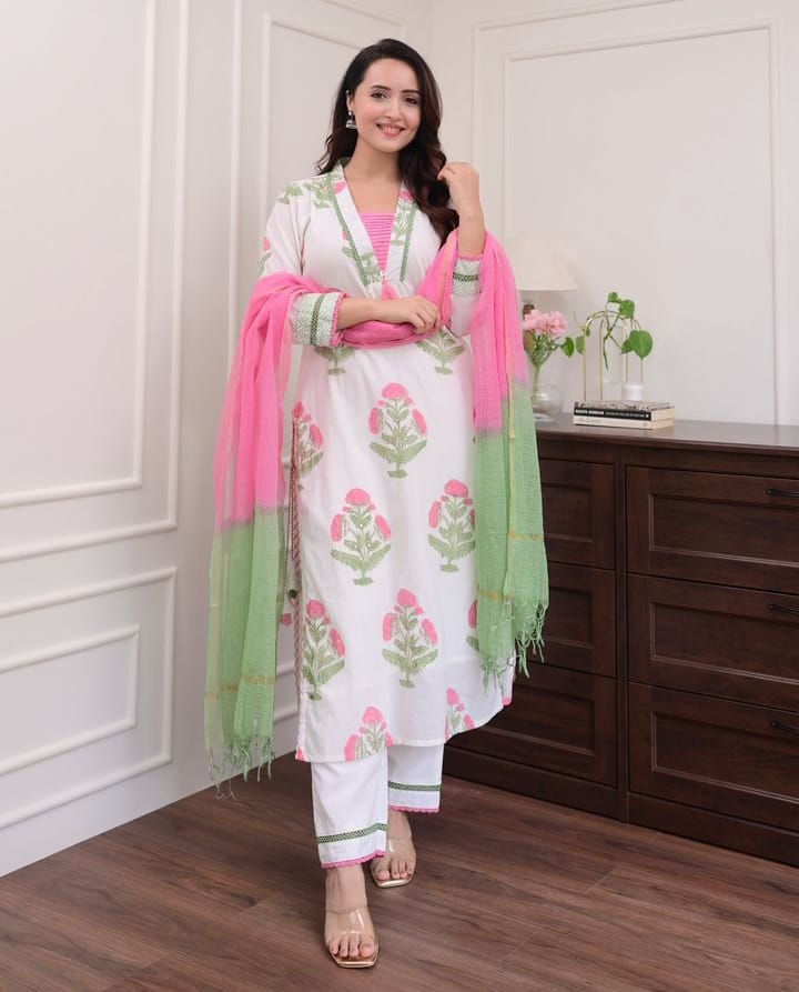 কটন স্ক্রিন প্রিন্ট থ্রি পিস, লেসের কাজ, 3 রং