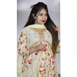 আলিয়া কাট থ্রি-পিস