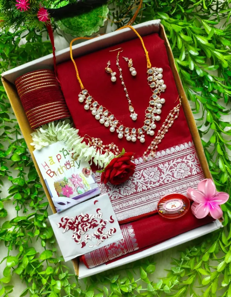 Gift Saree Combo with Kundan Set, Bangles, Gajra and Box