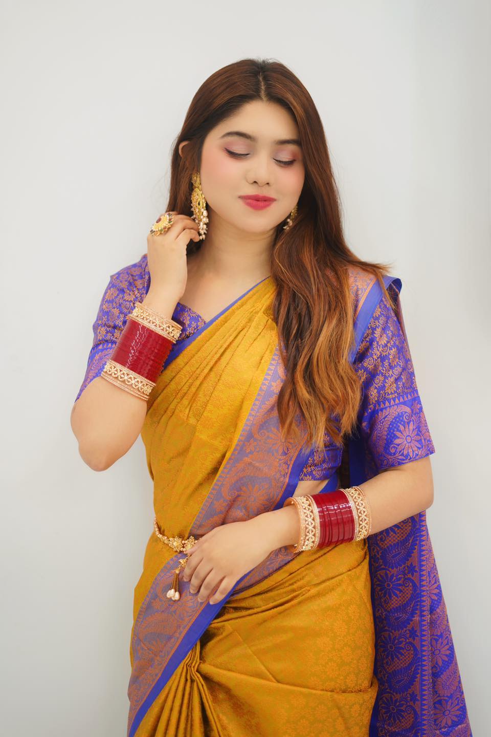 কাঞ্জিভরম কাটান শাড়ি ব্লাউজ পিসসহ