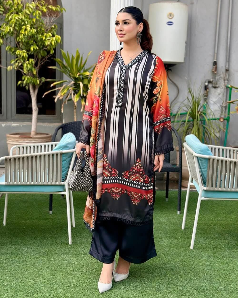 Dubai Silk ডিজিটাল প্রিন্ট থ্রি পিস সেট, 36 থেকে 46 সাইজ