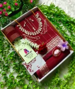 Gift Saree Combo with Kundan Set, Bangles, Gajra and Box