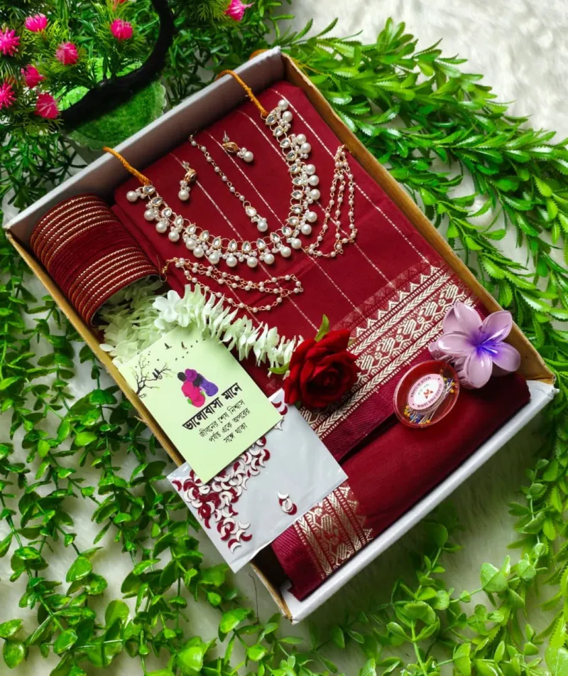 Gift Saree Combo with Kundan Set, Bangles, Gajra and Box