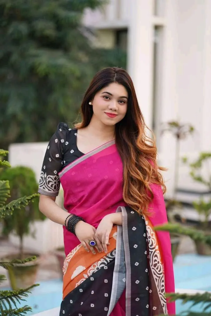 অধুরি চেরি সিল্ক শাড়ি, টাসেল ও ম্যাচিং ব্লাউজ পিস