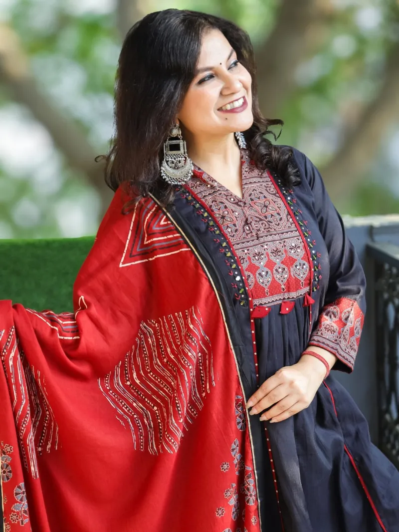 Ladies' Readymade Cotton Three Piece, Six Sizes 36 to 46