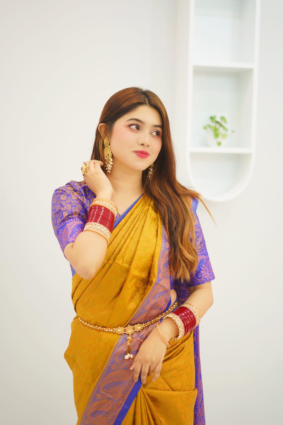 কাঞ্জিভরম কাটান শাড়ি ব্লাউজ পিসসহ