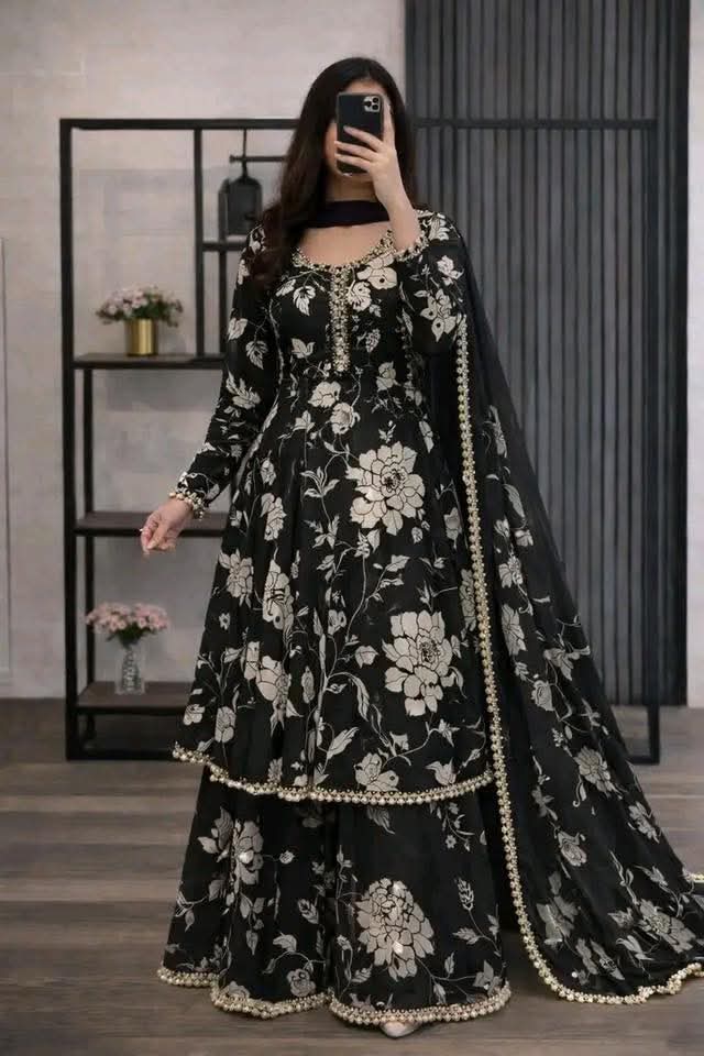স্ক্রিন প্রিন্ট কটন গারারা থ্রি পিস, লেইস ওয়ার্ক, M ও L