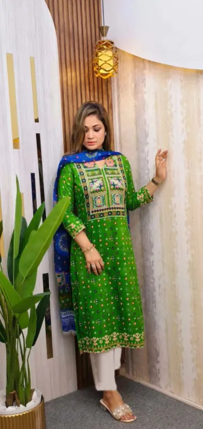 লিনেন থ্রি পিস, স্ক্রিন প্রিন্ট ও স্টোন ওয়ার্ক, 40 থেকে 44 সাইজ
