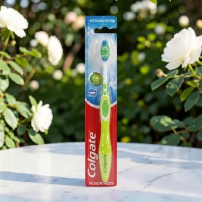 Colgate 6x Fresh Clean Max Fresh মাল্টি কালার টুথব্রাশ - মিডিয়াম